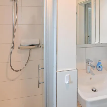 1 Bedroom Beautiful In Apartment Dagebuell